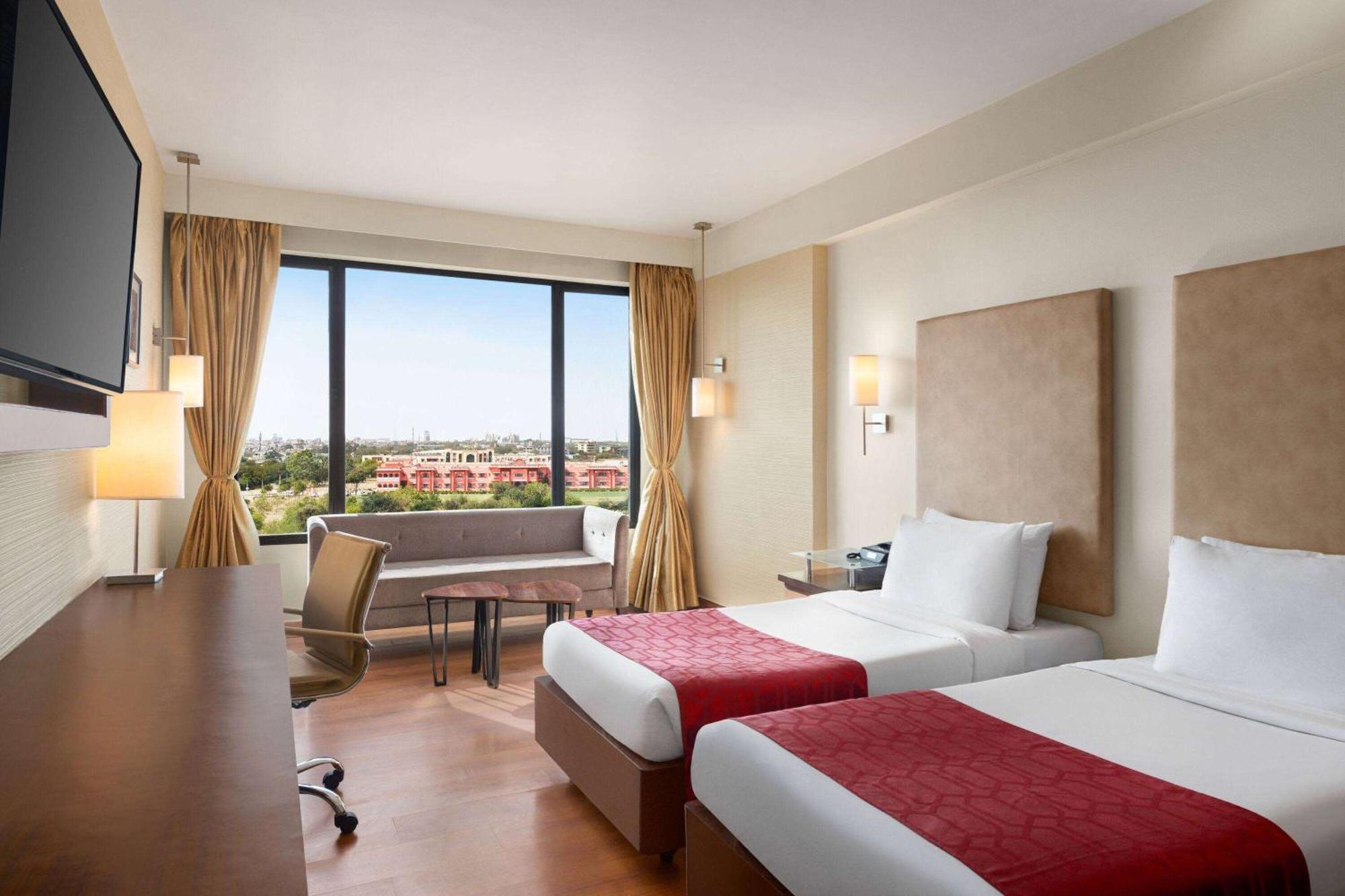 Ramada By Wyndham Jaipur North Hotel Eksteriør billede